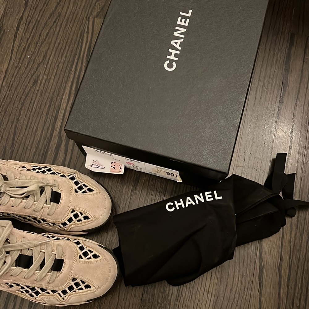 AUTHENTIC CHANEL SNEAKERS with original box/bag/ extra laces - Picture 6 of 6